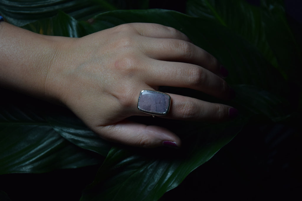 Porcelain Jasper Pillow Rectangle in Dainty Setting Ring (Size 7.5)